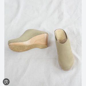 No. 6 Old School Clog